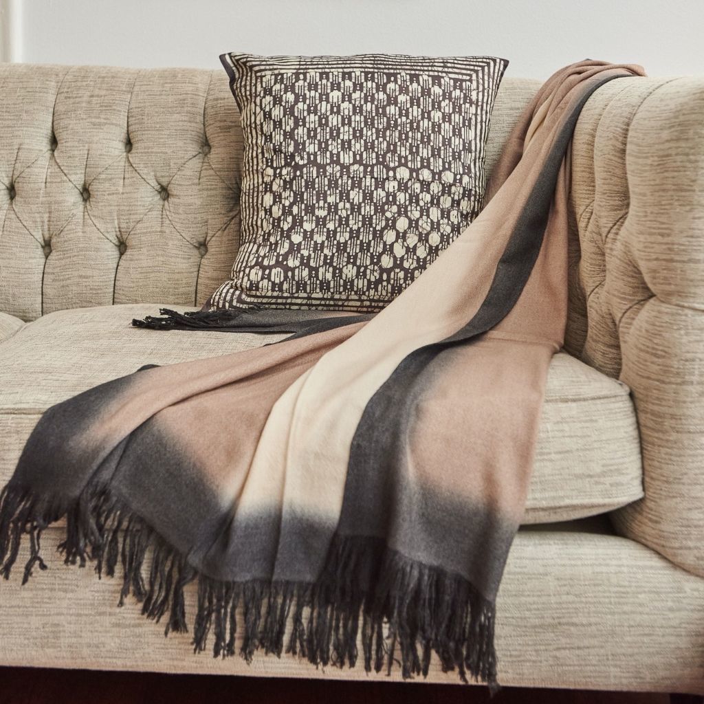 Oasis Charcoal Silk Pillow - Thumbnail 3